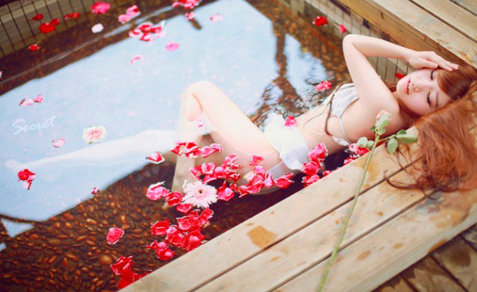 玫瑰情人的浴室湿身