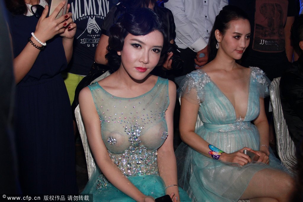 女星透视装真空上阵 伊能静大秀社交功力 – 搞