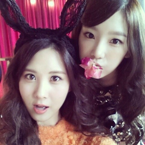 <em>少女时代</em>泰妍徐贤美丽自拍 透露日本3辑即将公